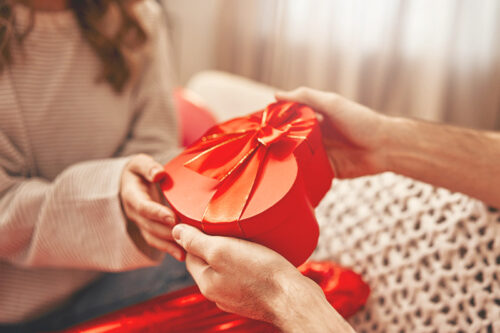 2026情人節懶人包｜For Her情人節禮物提案：半島精品店、GODIVA、Lady M、Le Creuset等