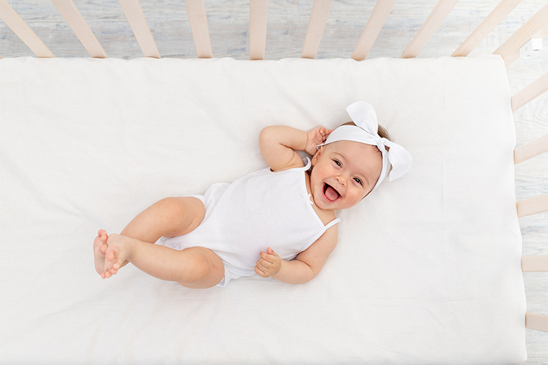 嬰兒床上用品推薦2026｜下拉側欄式嬰兒床造成多宗窒息意外！選購嬰兒床8大要訣+嬰兒床/床上用品推薦 BB睡得安全又舒適