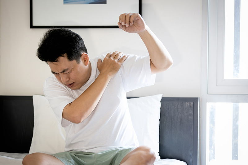 打工仔睡眠不足現痛症  調查：半數人一個鬧鐘叫唔醒