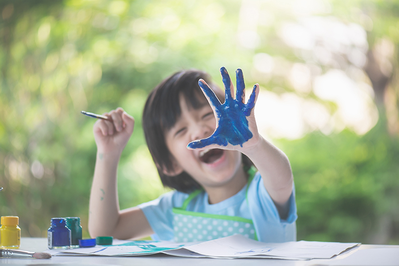 藝術手法如何有助於孩子表達？不需要「畫得好」也不必分「對與錯」