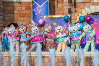 香港迪士尼慶典2026｜迪士尼春日盛事「Duffy與好友同萌遊」8大亮點！首次亮相城堡派對/打卡位/限定精品率先看